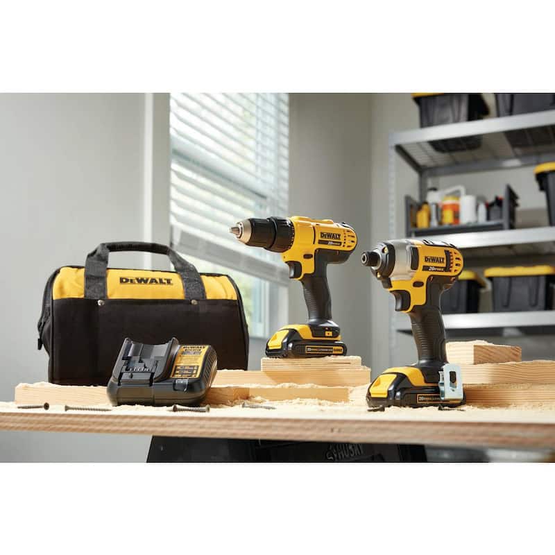 Juego de herramientas combinadas inalámbricas DEWALT 20V MAX con taladro y impacto, incluye (2) baterías 20V 1.3Ah, cargador y bolsa - DCK240C2