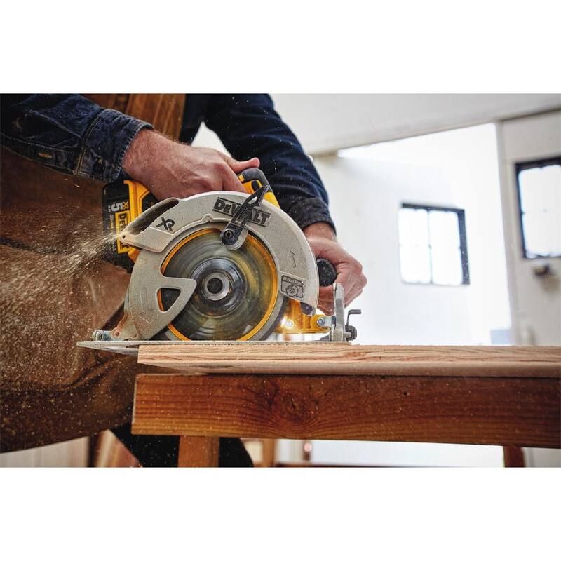 Kit Combo inalámbrico de 6 herramientas DEWALT 20V MAX con (2) baterías de 20V 5.0Ah y cargador - DCK694P2