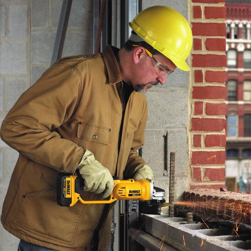 Juego de Combo DEWALT 20V MAX XR inalámbrico con taladro/impacto sin escobillas, martillo, 20V 4.5-5 in. Amoladora y (2) Baterías 20V 4.0Ah - DCK299M2WDCG412B