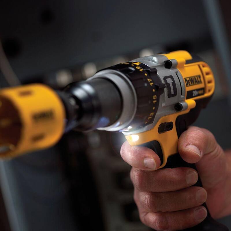 Kit combinado inalámbrico DEWALT 20V MAX con 4 herramientas, (2) baterías de 20V 3.0Ah y cargador - DCK490L2