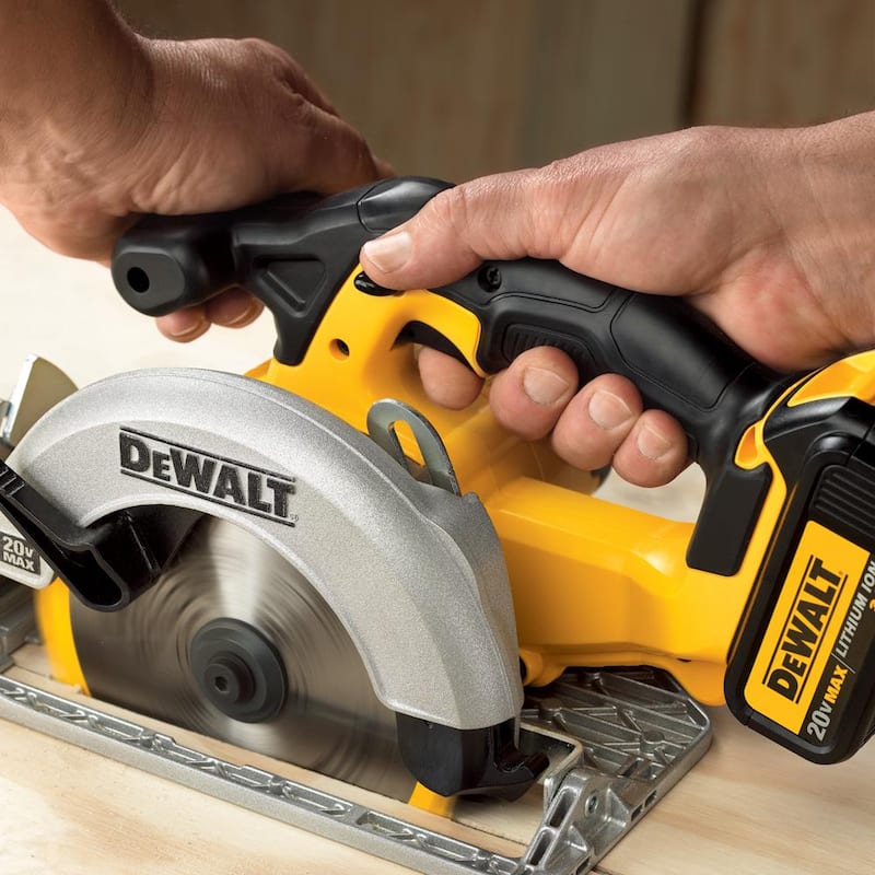 Kit de combo inalámbrico DEWALT 20V MAX XR sin escobillas con 2 herramientas, sierra circular inalámbrica de 6.5 pulgadas y (2) baterías de 20V 4.0Ah y cargador - DCK299M2w391