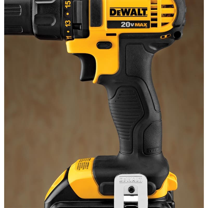 Kit combinado inalámbrico DEWALT 20V MAX con 6 herramientas, (2) baterías de 20V 2.0Ah y cargador - DCK620D2