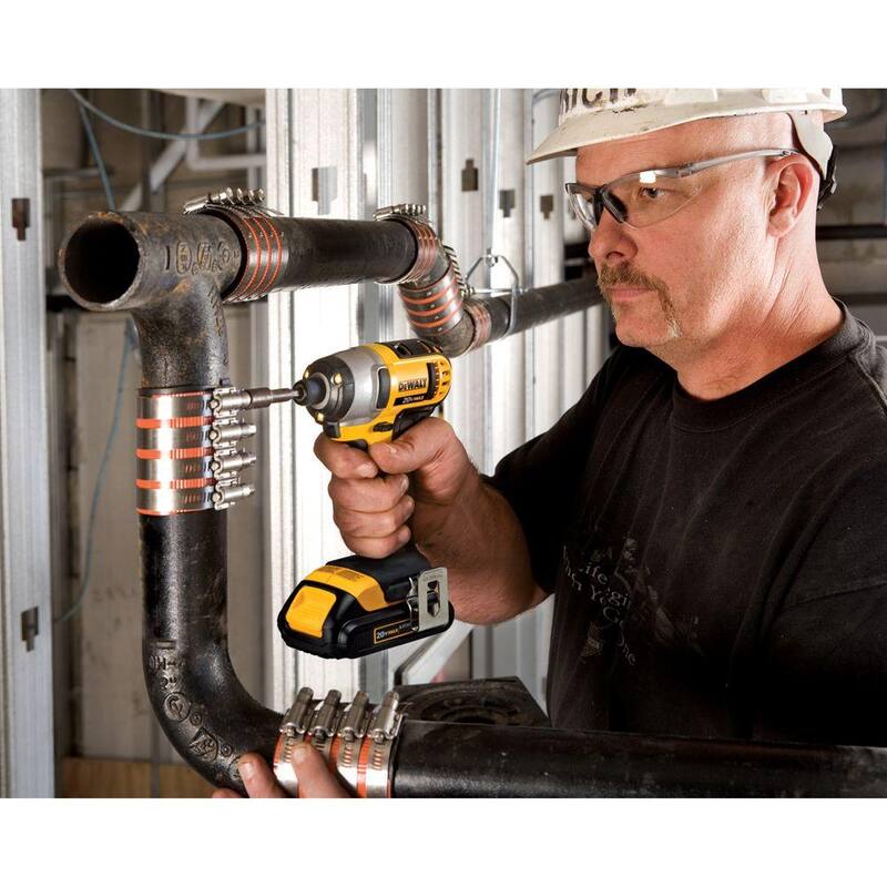 Kit combinado de taladro de impacto inalámbrico DEWALT de 20V, juego de destornilladores MAXFIT (35 piezas) y (2) baterías de 20V 1.5Ah - DCK280C2WMF35
