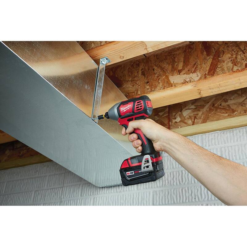 Kit inalámbrico de combo Milwaukee M18 18V de iones de litio con dos baterías de 3.0Ah, 1 cargador (4 herramientas) con multiherramienta y moladora - 2696-24-2626-20-2686-20