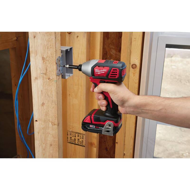 Milwaukee M18 18V Lithium-Ion Combo de Taladro/Atornillador Inalámbrico e Impacto (Conjunto de 2 herramientas) con Juego de 50 Puntas de Destornillador - 2691-22-48-32-4024