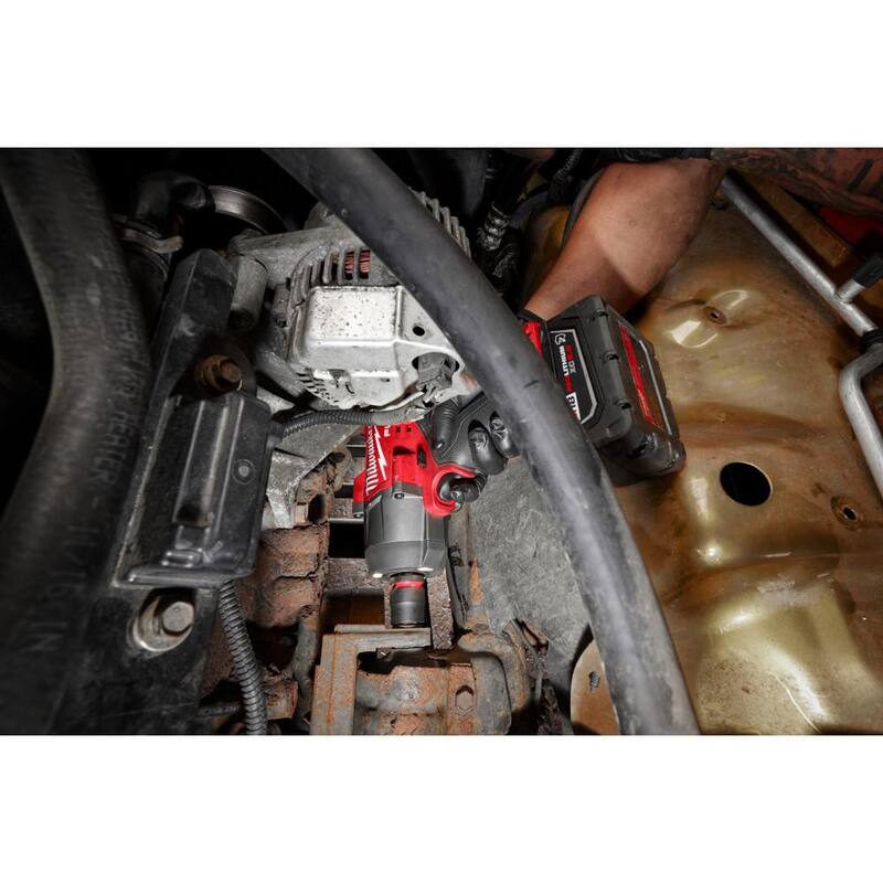 Juego de combo de llave de impacto inalámbrica Milwaukee M18 FUEL de 18 voltios con torque alto de 1/2 pulgada y torque medio de 3/8 pulgadas de ion de litio sin escobillas - 3010-22