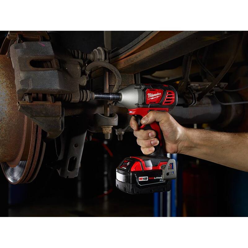 Juego de herramientas inalámbricas combo Milwaukee M18 18V de iones de litio (6 herramientas) con llave de impacto de 3/8 pulg. y batería adicional de 5.0 Ah - 2696-26-2658-20-48-11-1850