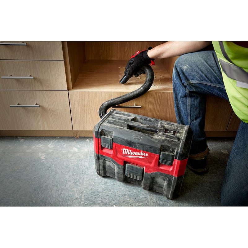 Milwaukee M18 18-Volt Lithium-Ion Brushless Cordless Compact Drill/Impact Combo Kit con(2) Baterías, Cargador, Bolsa y M18 2 Gal Vac - 3692-22CT-0880-20