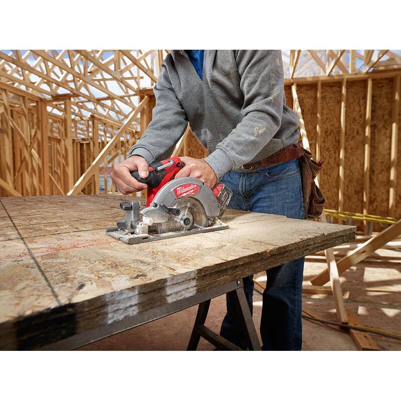 Milwaukee M18 FUEL 18-Volt Lithium-Ion Brushless Cordless Combo Kit (Paquete de herramientas inalámbricas sin escobillas de 5 piezas) con Router compacto M18 FUEL - 3697-25-2723-20