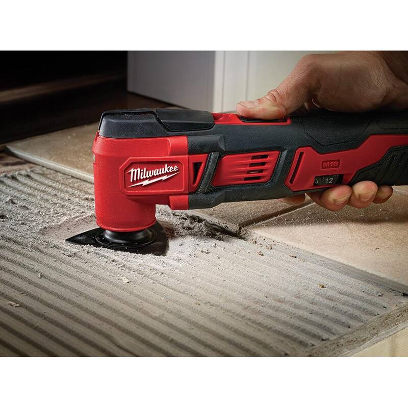 Juego combo de herramientas Milwaukee M18 18V taladro inalámbrico/destornillador de impacto/sierra recíproca/herramienta multiuso (4 herramientas) - 2691-22-2621-20-2626-20