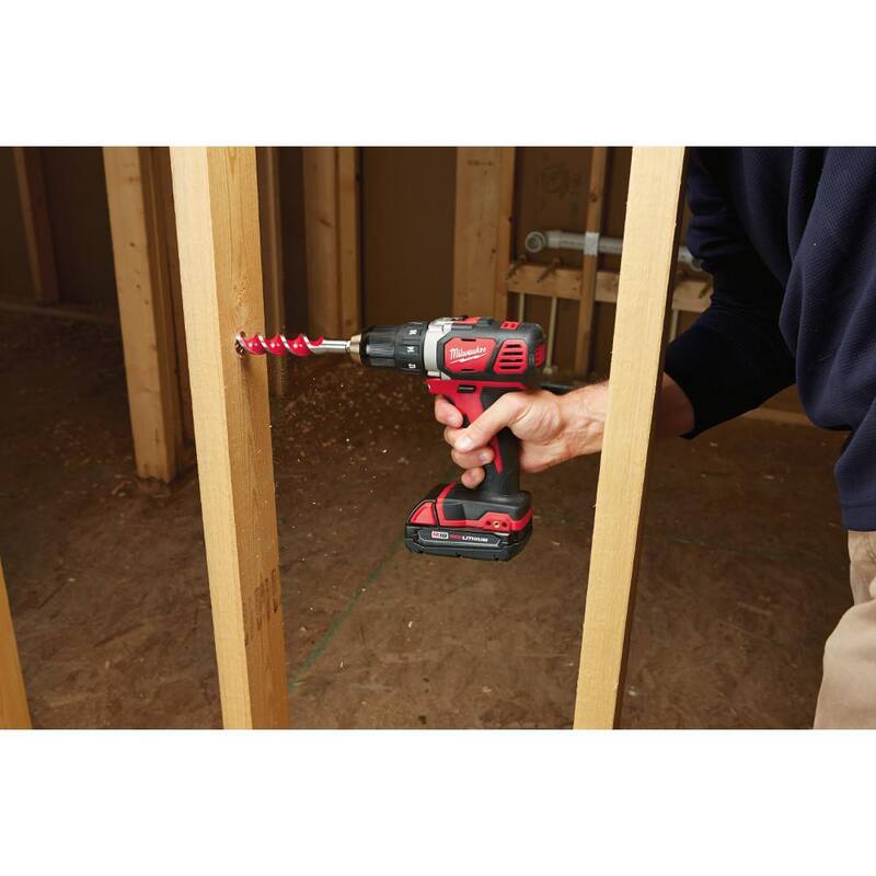 Juego combo de herramientas Milwaukee M18 18V taladro inalámbrico/destornillador de impacto/sierra recíproca/herramienta multiuso (4 herramientas) - 2691-22-2621-20-2626-20