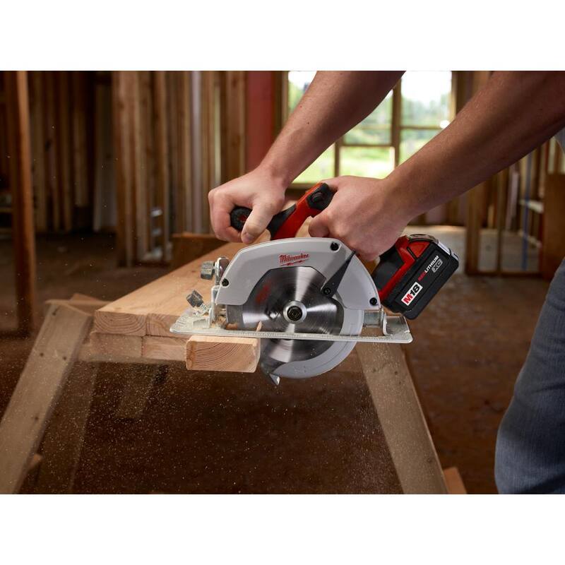 Milwaukee M18 18V Kit Combo de Taladro de Martillo Inalámbrico de Iones de Litio/Sierra Sable/Sierra Circular con Luz (4 Herramientas) con Luz de Inundación LED M18 - 2694-24-2361-20