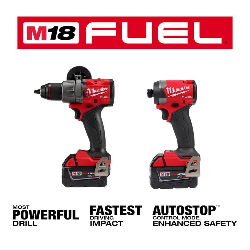 Milwaukee M18 FUEL 18V Litio-Ion sin escobillas inalámbrico Taladro de martillo/Atornillador de impacto Combo Kit (2 herramientas) con 2 baterías y M18 luz de inundación - 3697-22-2368-20.