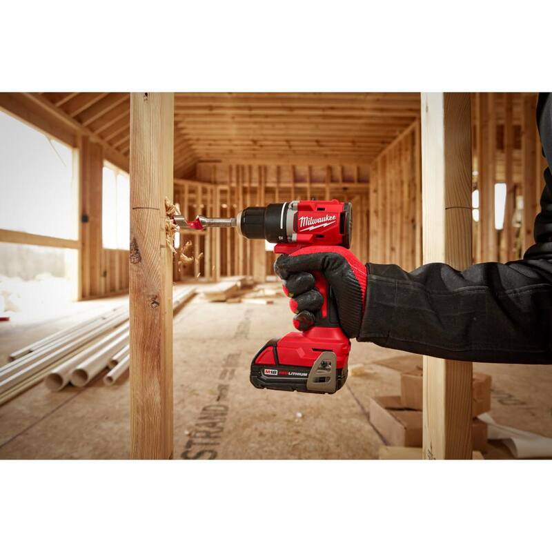 Milwaukee M18 18V Taladro/Impacto Inalámbrico Compacto de Iones de Litio sin Escobillas Combo Kit c/(2) Baterías de 2.0 Ah, Cargador y Juego de Brocas (100 piezas) - 3692-22CT-48-32-4082