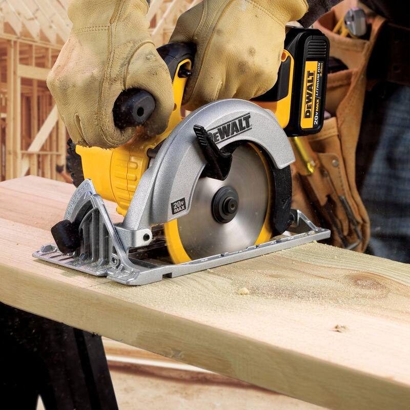 Kit combo inalámbrico DEWALT ATOMIC de 20 voltios MAX con baterías de iones de litio (2 herramientas) y sierra circular de 6.5 pulgadas con (2) baterías de 2 Ah, cargador y bolsa - DCK225D2WCS391B