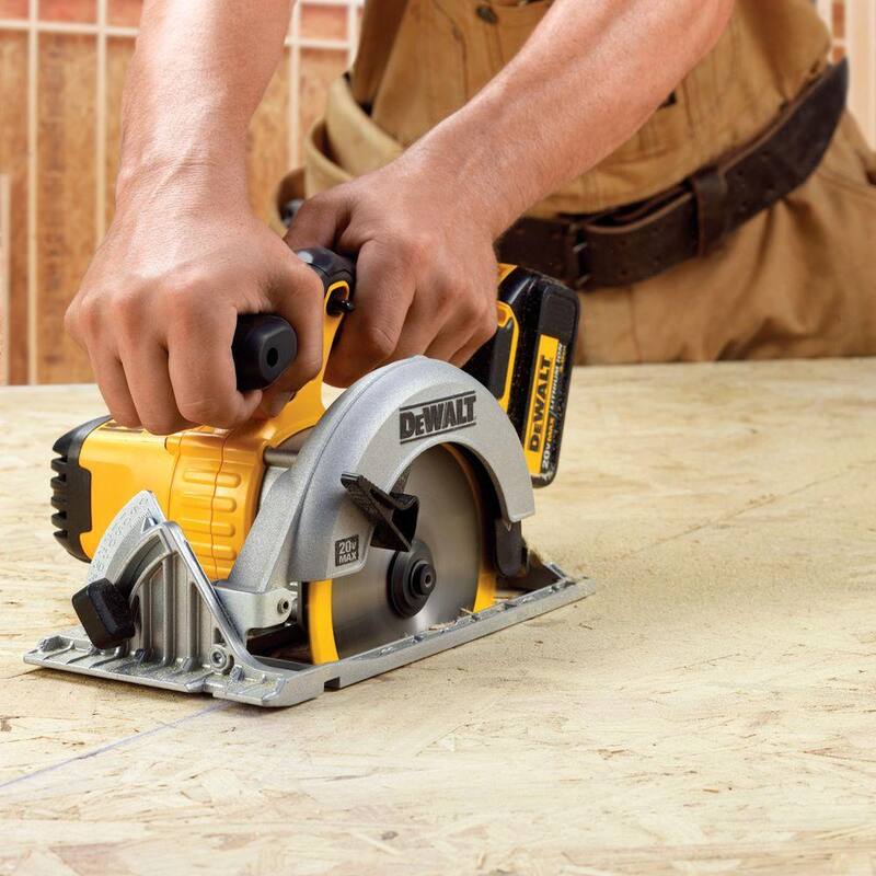 Kit combo inalámbrico DEWALT ATOMIC de 20 voltios MAX con baterías de iones de litio (2 herramientas) y sierra circular de 6.5 pulgadas con (2) baterías de 2 Ah, cargador y bolsa - DCK225D2WCS391B