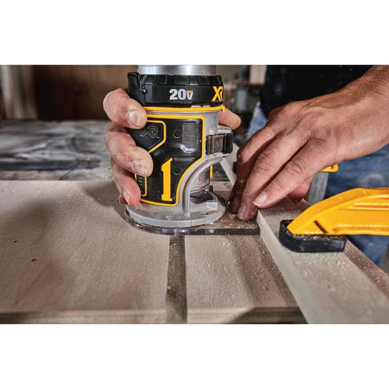 Juego de Combo de 3 herramientas inalámbricas DEWALT 20V MAX de ion de litio y Router compacto de base fija sin escobillas con batería de 5Ah y batería de 1.7Ah - DCK304E1H1W600B