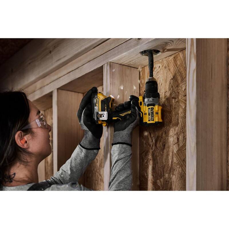 taladro/destornillador inalámbrico DEWALT 20V MAX XR, atornillador de impacto ATOMIC, kit combo de 2 herramientas y amoladora angular de 4.5-5 pulgadas, con (2) baterías de 2Ah - DCK2051D2WG412B