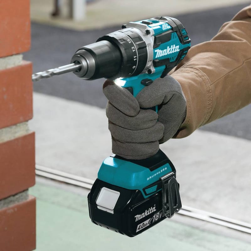 Equipo combo Makita 18V LXT de taladro percutor inalámbrico con tecnología Brushless y destornillador de impacto (2 herramientas) con (2) baterías de 4Ah, maleta - XT269M
