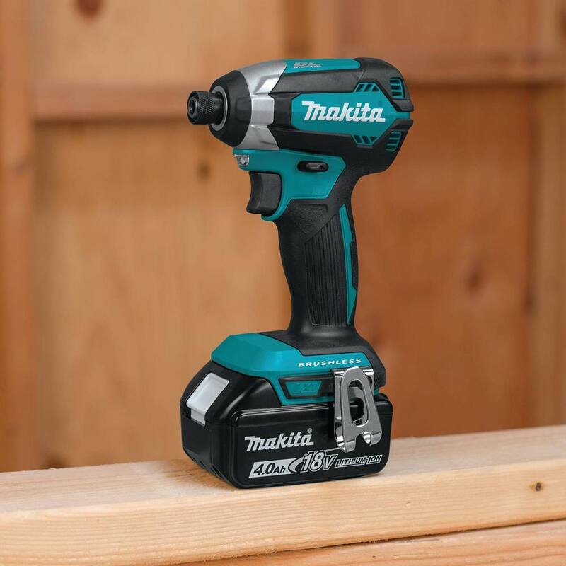 Equipo combo Makita 18V LXT de taladro percutor inalámbrico con tecnología Brushless y destornillador de impacto (2 herramientas) con (2) baterías de 4Ah, maleta - XT269M