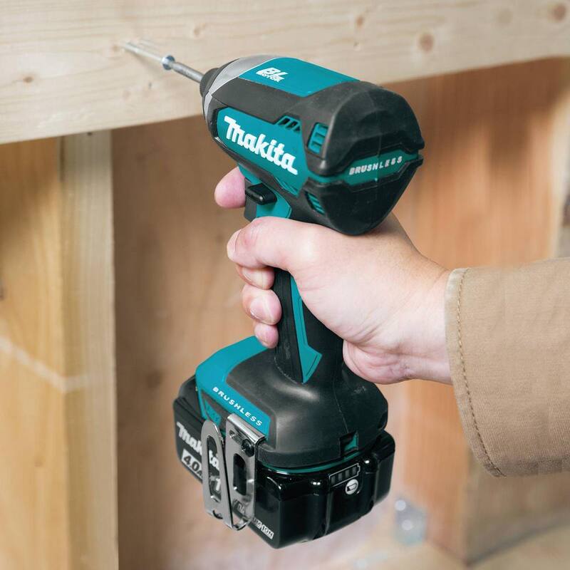 Equipo combo Makita 18V LXT de taladro percutor inalámbrico con tecnología Brushless y destornillador de impacto (2 herramientas) con (2) baterías de 4Ah, maleta - XT269M