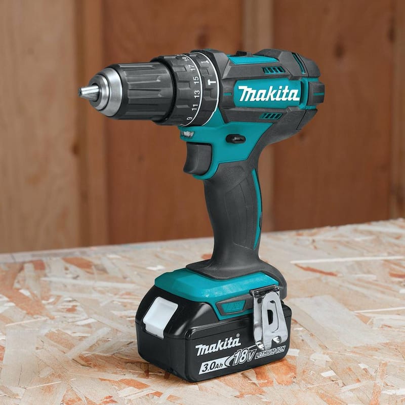 Kit inalámbrico de combo de iones de litio LXT de 18V Makita (6 piezas) con (2) baterías (3.0Ah), cargador rápido y bolsa de herramientas - XT610