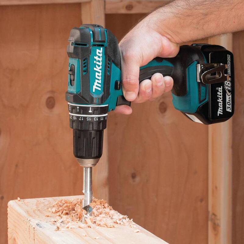 Kit inalámbrico de combo de iones de litio LXT de 18V Makita (6 piezas) con (2) baterías (3.0Ah), cargador rápido y bolsa de herramientas - XT610