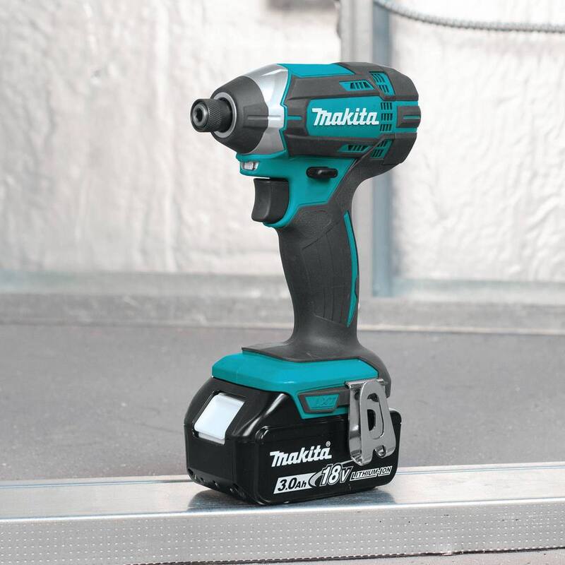 Kit combinado inalámbrico de iones de litio LXT de 18V 3.0Ah de Makita (7 piezas) - XT704