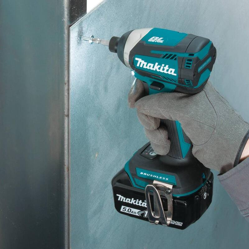 Kit combinado inalámbrico sin escobillas de iones de litio LXT de 18V Makita (taladro de martillo/ atornillador de impacto/ sierra circular/ linterna) 5.0Ah - XT452T.