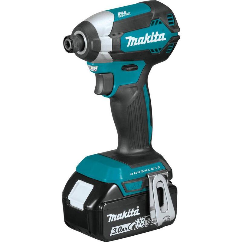 Juego combinado inalámbrico de 6 piezas de 18 voltios LXT de ion de litio (Taladro-Destornillador/Impacto/Sierra Circular/Herramienta Multiuso/Radio/Luz) 3.0A - XT613X1 de Makita