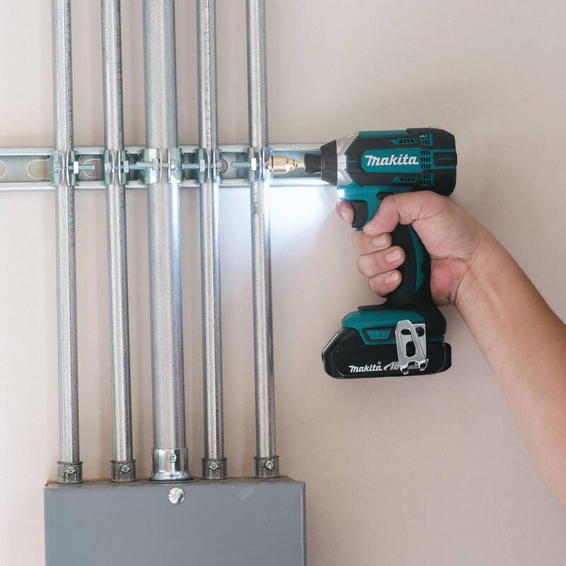 Kit inalámbrico compacto de combo Makita de 18V 2.0Ah LXT de iones de litio (2 piezas) (Atornillador de impacto/atornillador de paneles de yeso sin escobillas) - XT262R