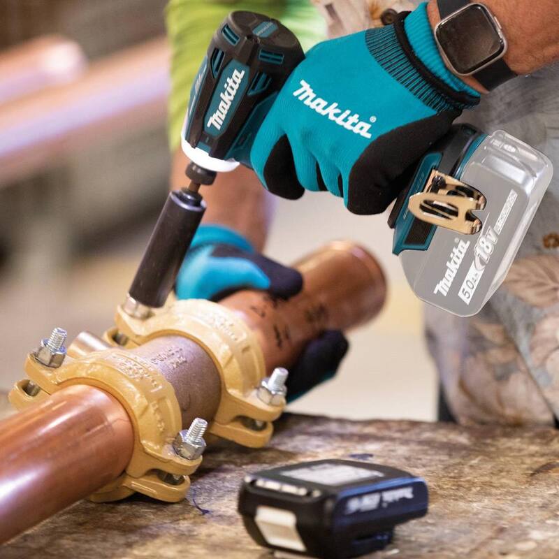 Kit de combinación inalámbrico sin escobillas de litio-ion de 18V LXT Makita 5.0 Ah (2 piezas) con altavoz de trabajo Site Speaker 18V LXT / 12V max CXT como bonificación - XT288T-XRM08B