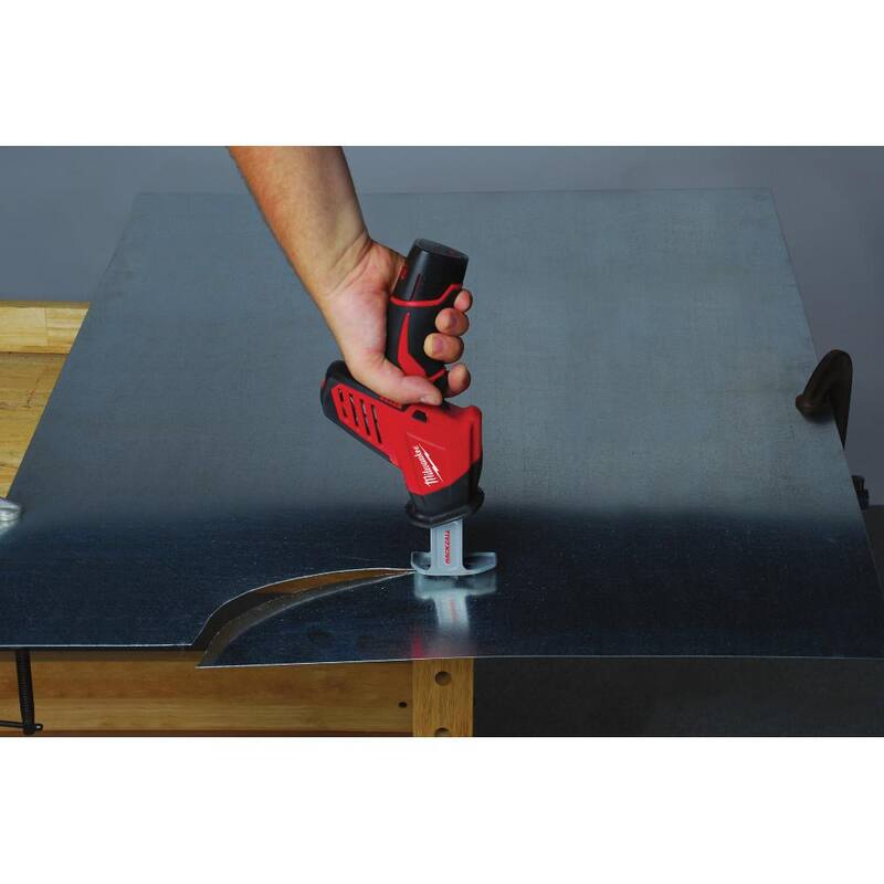 Juego de combo inalámbrico de 12 voltios de 5 herramientas Milwaukee M12 de iones de litio con inflador compacto inalámbrico de 12 voltios de iones de litio - 2498-25H-2475-20