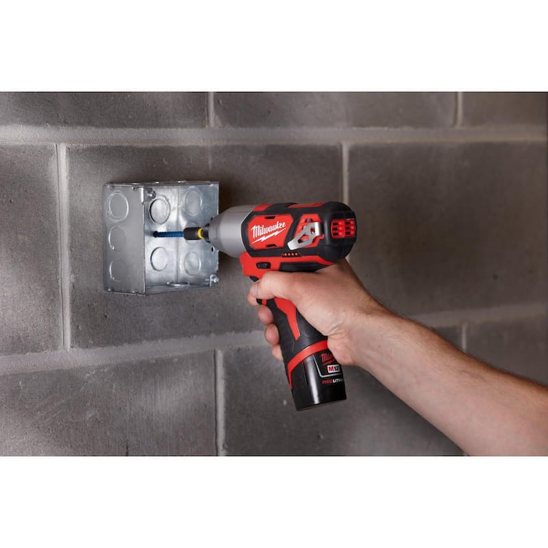 Juego de combo de taladro/destornillador inalámbrico Milwaukee M12 de 12 V de iones de litio (2 herramientas) con juego de puntas SHOCKWAVE (45 piezas) - 2494-22-48-32-4023