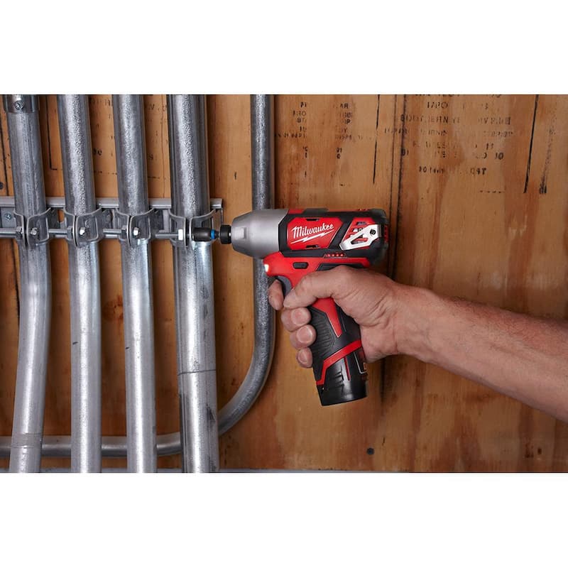 Milwaukee M12 12V Taladro inalámbrico/destornillador de impacto Combo Kit (2 herramientas) con SHOCKWAVE Driver Bit Set (50 piezas) - 2494-22-48-32-4024