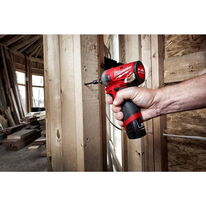 Juego combo de impacto y taladro inalámbrico Milwaukee M12 FUEL 12V con tecnología Brushless, baterías y estuche - 2582-22