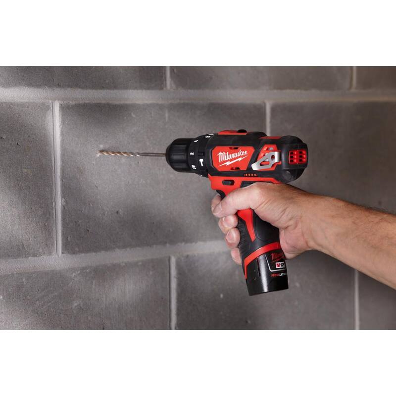 Juego combo de taladro percutor e impacto inalámbrico Milwaukee M12 12V de iones de litio (2 herramientas) con (2) baterías de 1.5Ah, cargador y estuche - 2497-22
