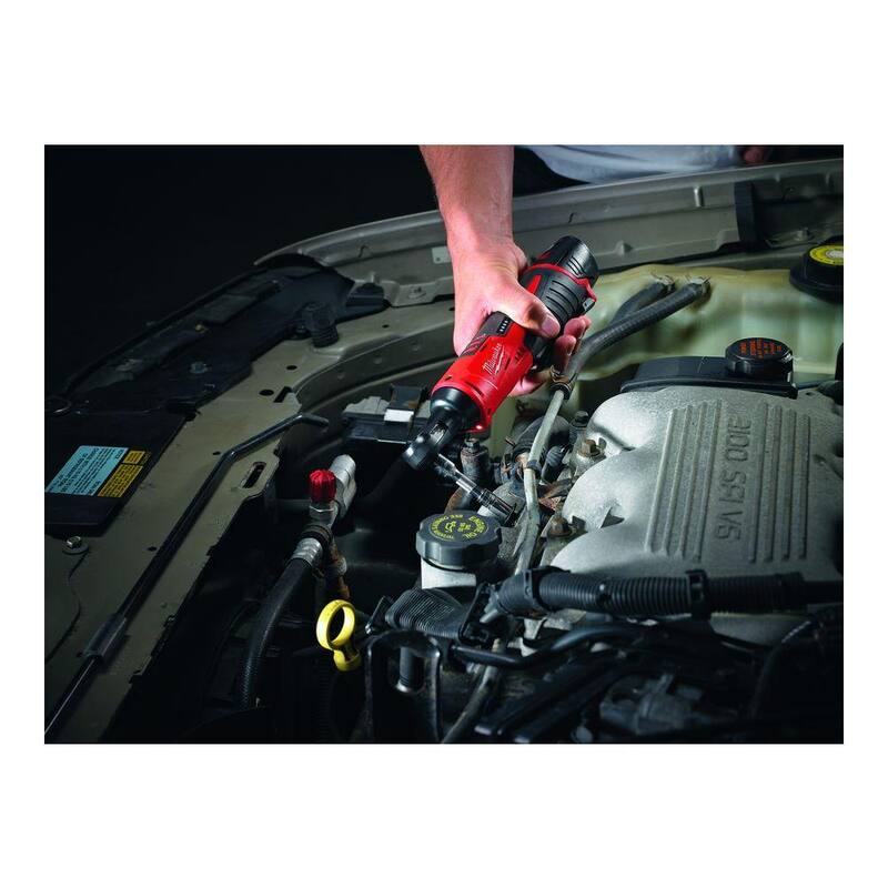 Juego de herramientas inalámbricas Milwaukee M12 12V de iones de litio con 4 herramientas, (2) baterías de 1.5 Ah, (1) cargador y (1) bolsa para herramientas - 2493-24