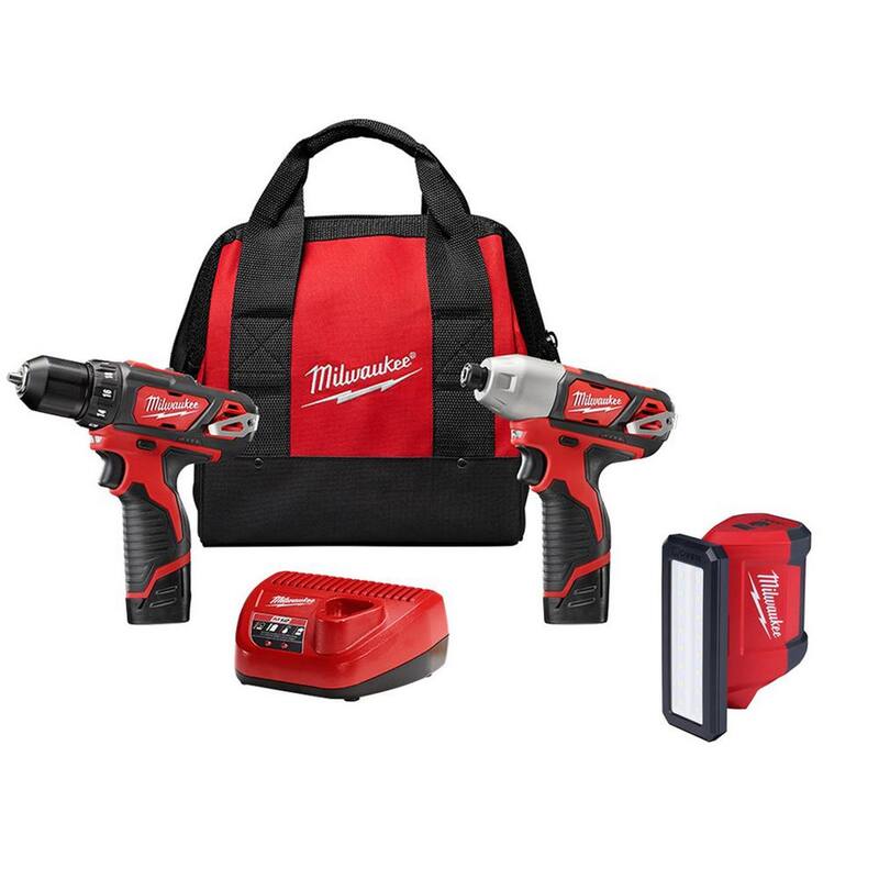 Milwaukee M12 12V Lithium-Ion Cordless Drill Driver/Impact Driver Combo Kit (2 herramientas) con luz de inundación de 700 lúmenes - 2494-22-2367-20