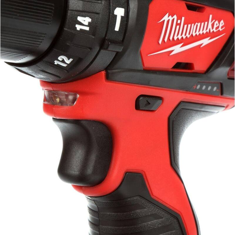 Milwaukee M12 12V Juego de combo inalámbrico de taladro martillo/destornillador de impacto de iones de litio con paquete de batería M12 1.5 Ah (paquete de 2) - 2497-22-48-11-2411
