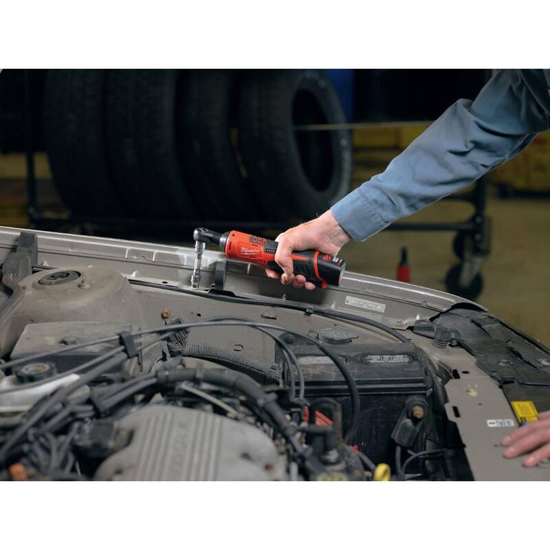 Juego combinado Milwaukee M12 12V Taladro/Atornillador de Impacto/Carraca inalámbrico de Iones de Litio (3 herramientas) con Multiherramienta Oscilante M12 - 2494-22-2457-20-2426-20