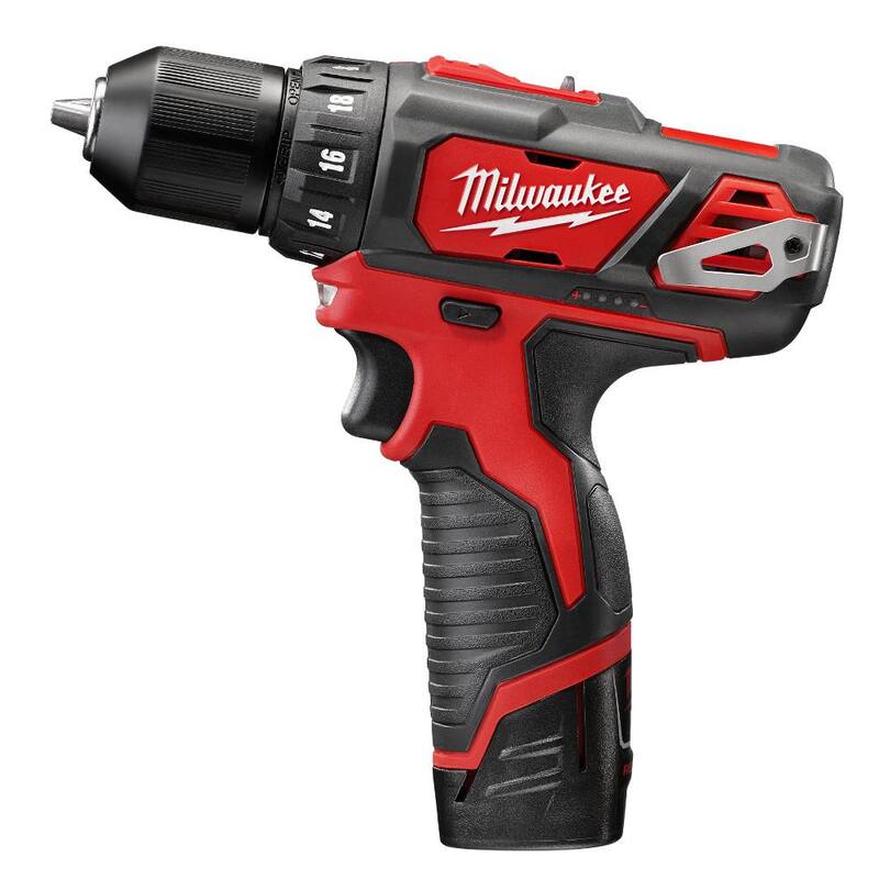Juego combo de taladro/destornillador de impacto inalámbrico Milwaukee M12 de 12V con baterías M12 de 1.5Ah - 2494-22-48-11-2411