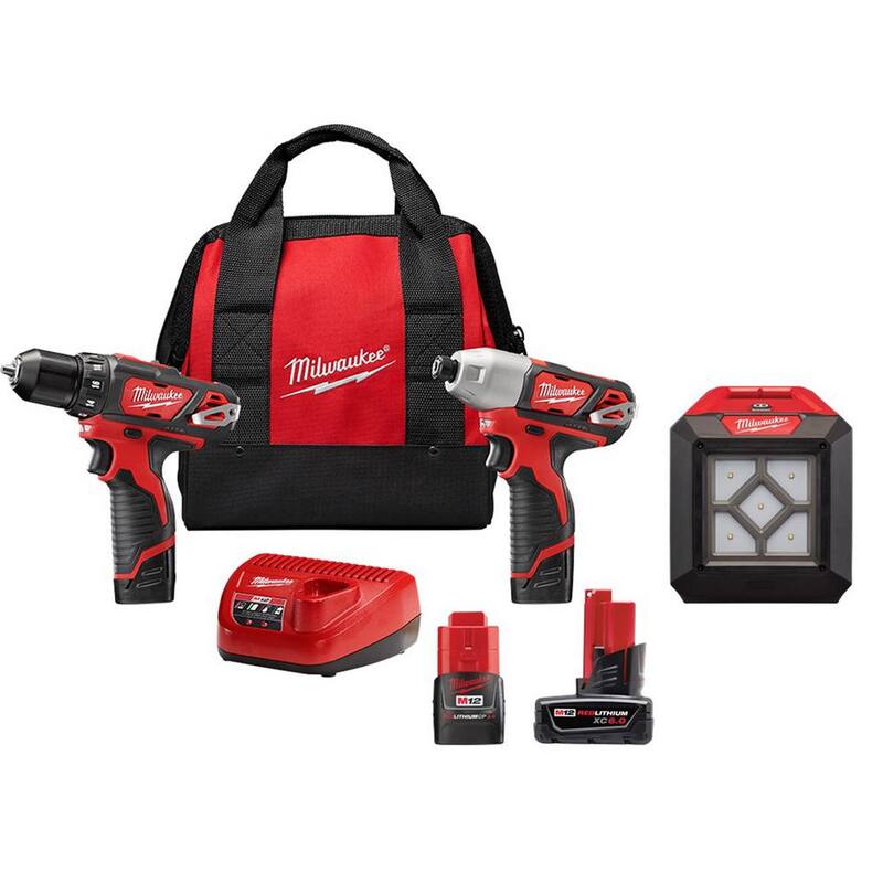 Juego Combo de Taladro/Atornillador inalámbrico Milwaukee M12 12V de Iones de Litio con Luz de Inundación Compacta y Baterías de 6.0 Ah/3.0 Ah - 2494-22-2364-20-48-11-2460-18-11-2430