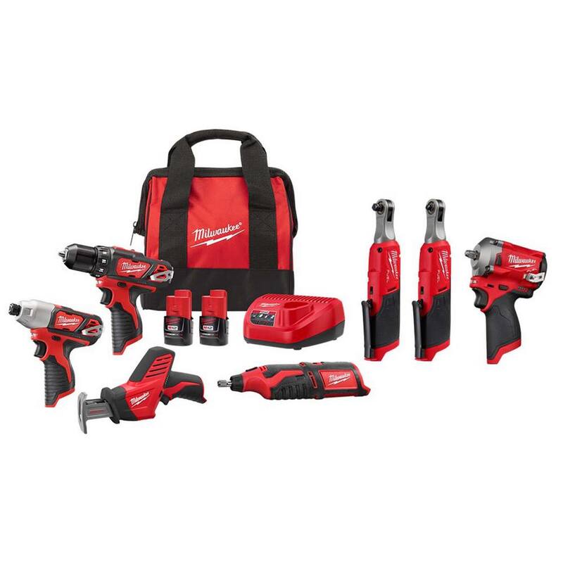 Kit combinado inalámbrico Milwaukee M12 12V Li-Ion de 4 herramientas con (2) baterías compactas de 1.5Ah, cargador y trinquete de alta velocidad M12 FUEL de 3/8 pulgadas - 2497-24H-2567-20