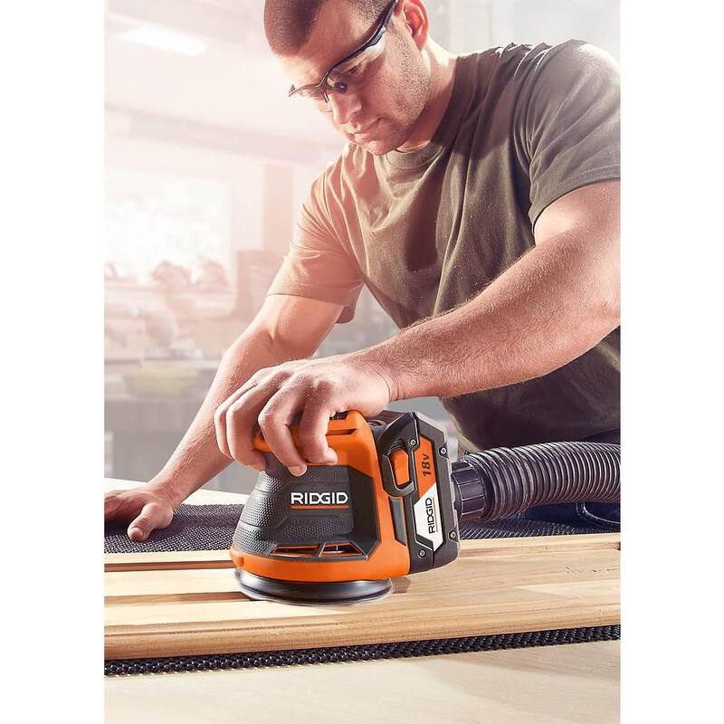 Juego de combo inalámbrico de 8 herramientas RIDGID de 18V con (2) Baterías de 2.0 Ah, (1) Batería de 4.0 Ah, Cargador y Bolsa - R96258