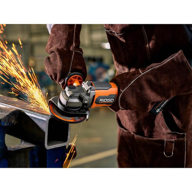 Juego de herramientas combinadas inalámbricas brushless de 18V RIDGID con 8 herramientas, con (2) baterías de salida máxima de 2.0 Ah y (1) de 4.0 Ah, y cargador - R96264N