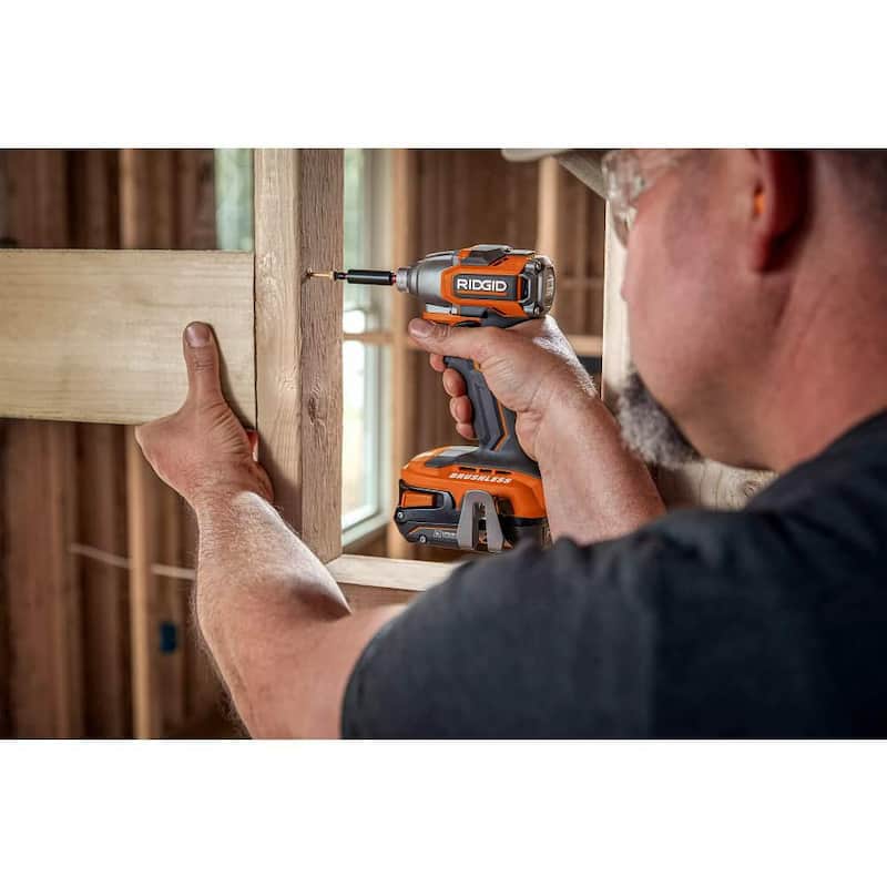 Juego de herramientas inalámbrico brushless RIDGID 18V SubCompact de 6 piezas con batería de 2.0 Ah, batería de 4.0 Ah, cargador y bolsa - R96261
