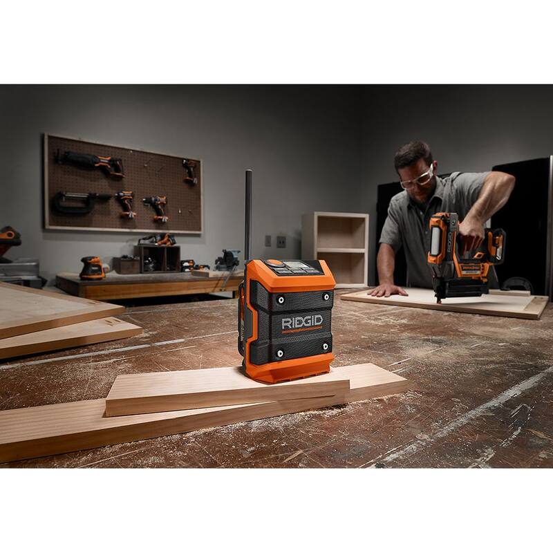 Juego de combo inalámbrico RIDGID de 18V (6 herramientas) con (1) batería de 2.0 Ah, cargador y bolsa para herramientas - R9638SB2N