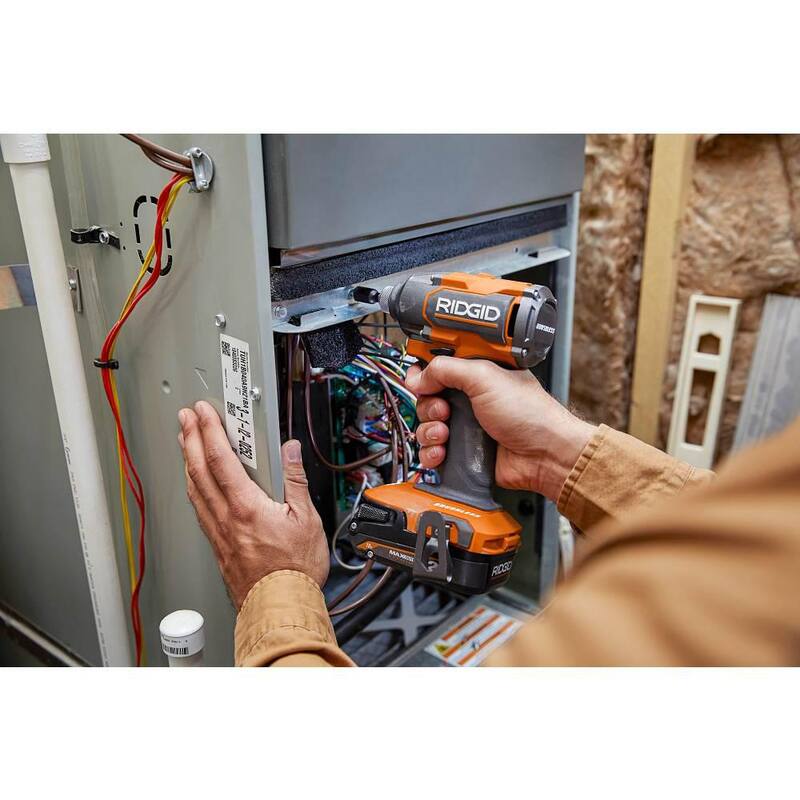 Juego de herramientas inalámbricas sin escobillas RIDGID de 18V con combinación de 2 herramientas con controlador de impacto de 1/4 de pulgada y taladro/controlador de martillo de 1/2 pulgadas (solo herramientas) - R862301B-R86115B