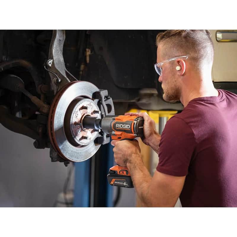Juego de combo inalámbrico sin escobillas de 18V RIDGID con llave de impacto de alto torque, sierra de vaivén, batería de 4.0 Ah y cargador - R86212KN-R8647B